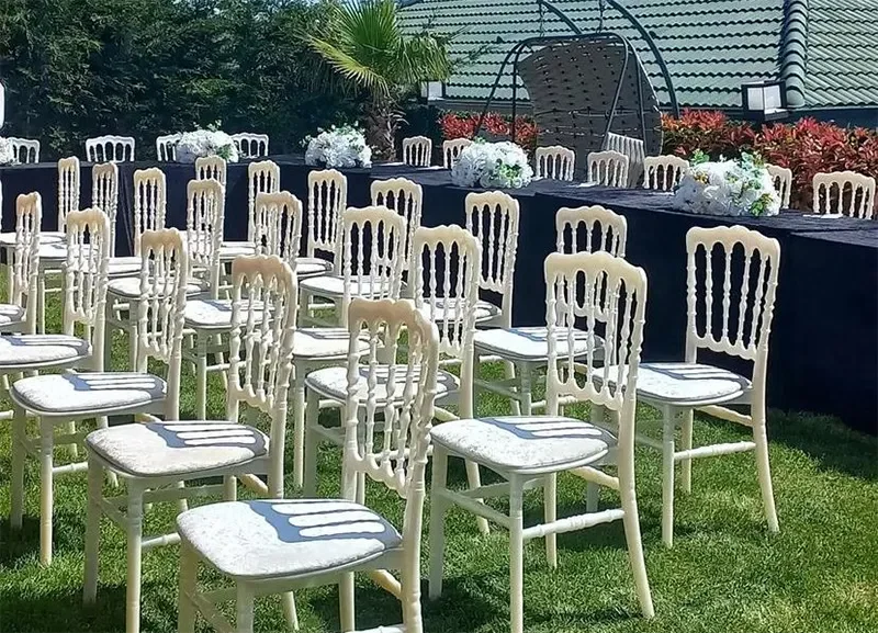 Mezuniyet Töreni Beyaz Sandalye Kiralama